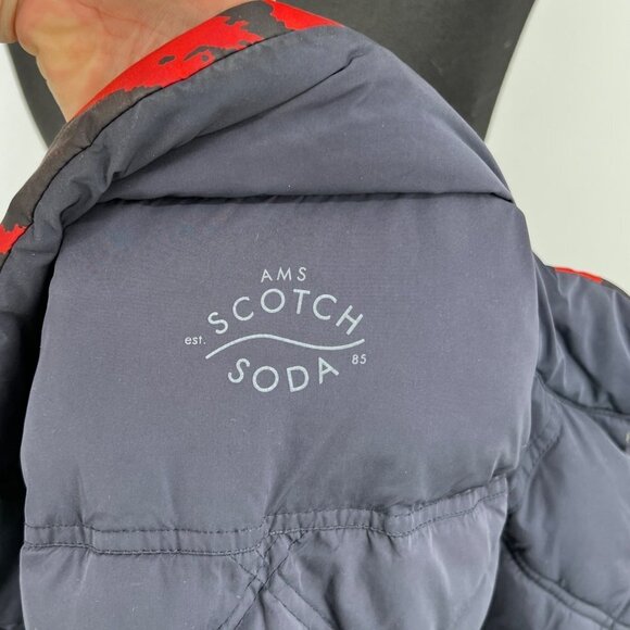 Scotch and Soda Reversible Red‎ Camo Vest with Navy Solid - Picture 12 of 13